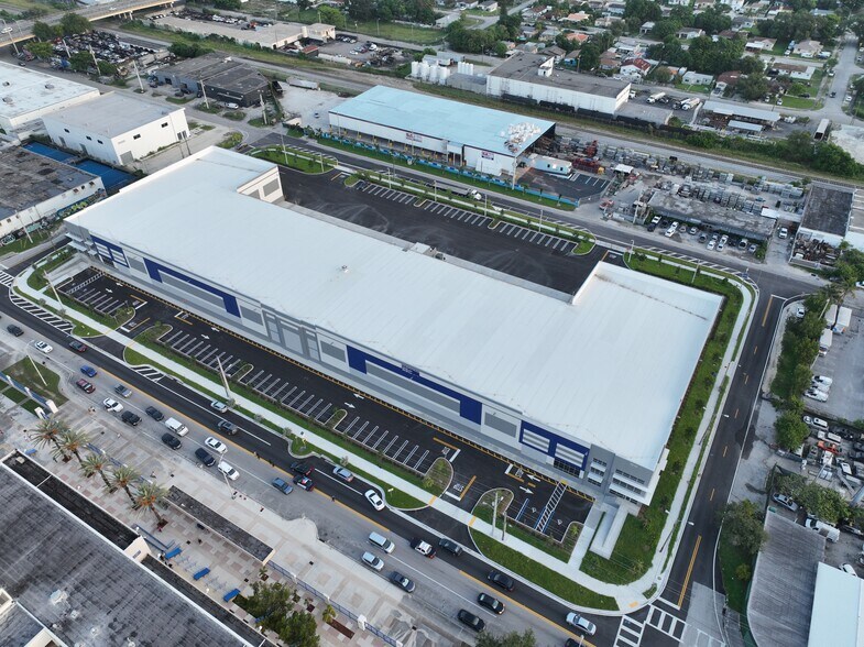 More Photos Of 1010 NW 72nd St, Miami Warehouse For Lease