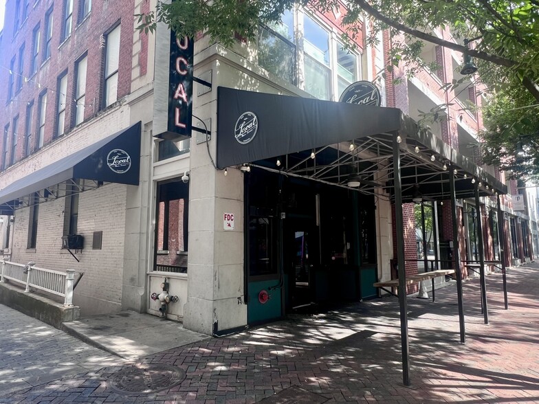 More Photos Of 95 S Main St, Memphis Storefront Retail Office For Lease