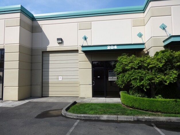 More Photos Of 9800 Harbour Pl, Mukilteo Light Manufacturing For Lease