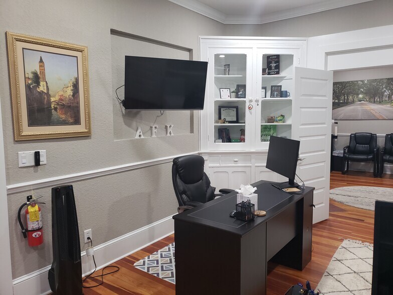 More Photos Of 713 W New York Ave, Deland Office For Lease