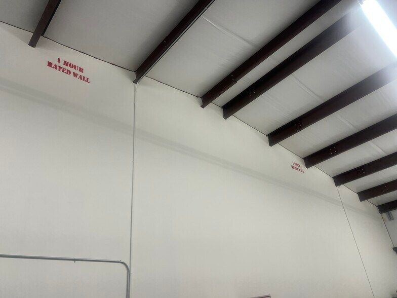 More Photos Of 1220 Huffstetler Dr, Eustis Warehouse For Lease