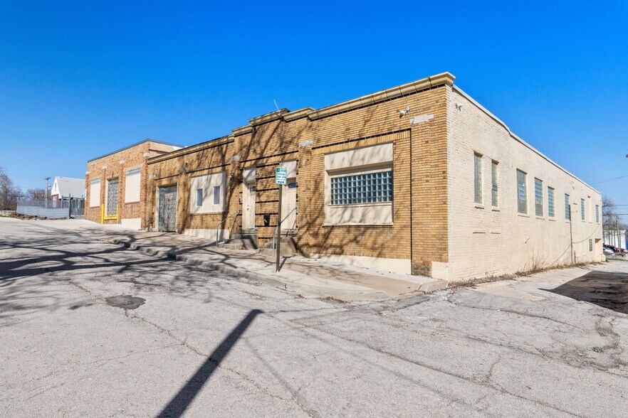 Primary Photo Of 1425 Agnes Ave, Kansas City Warehouse For Sale