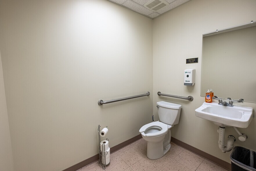 More Photos Of 3450 Old Washington Rd, Waldorf Office For Sale