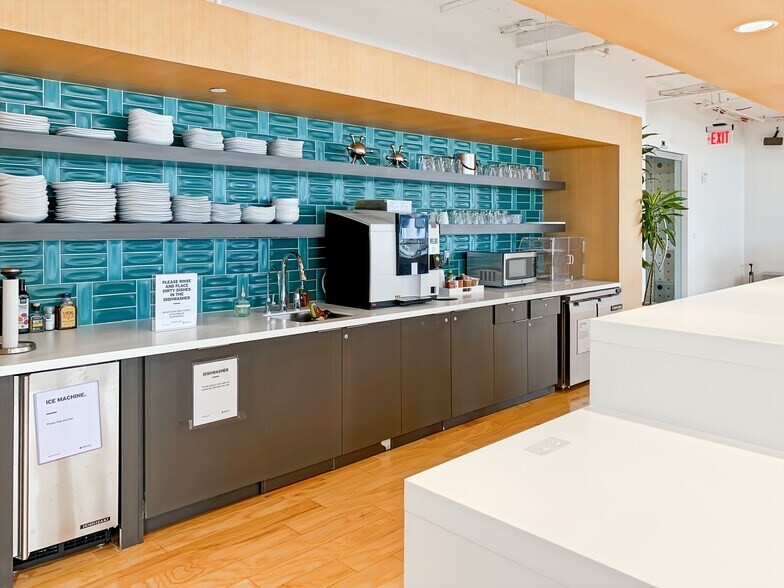 More Photos Of 4445 Willard Ave, Chevy Chase Coworking Space