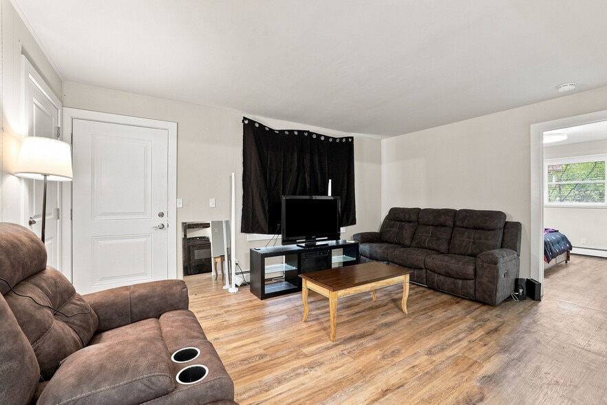 More Photos Of 415 W Fulton St, Waupaca Apartments For Sale