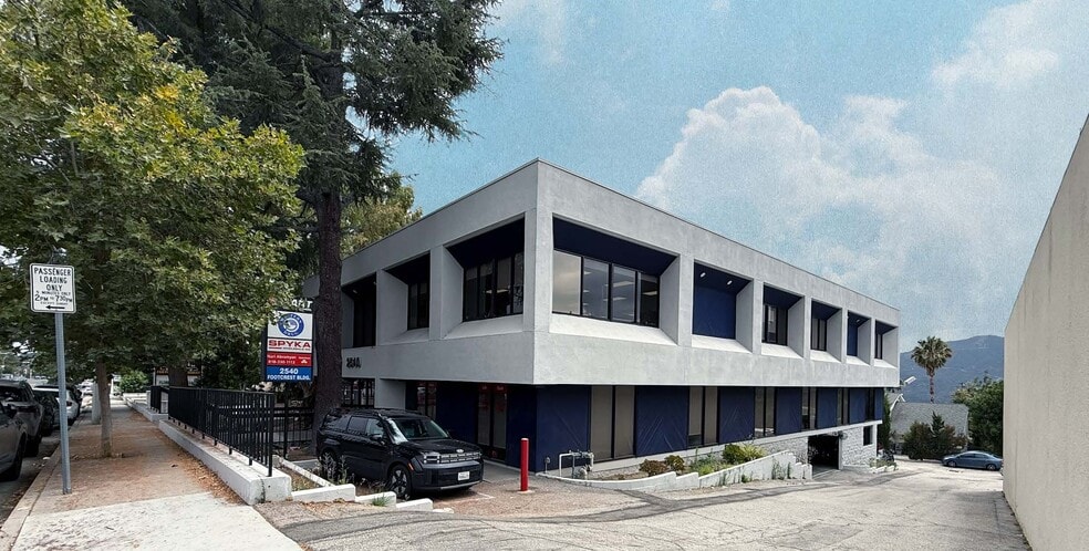 More Photos Of 2540 Foothill Blvd, La Crescenta Office For Sale