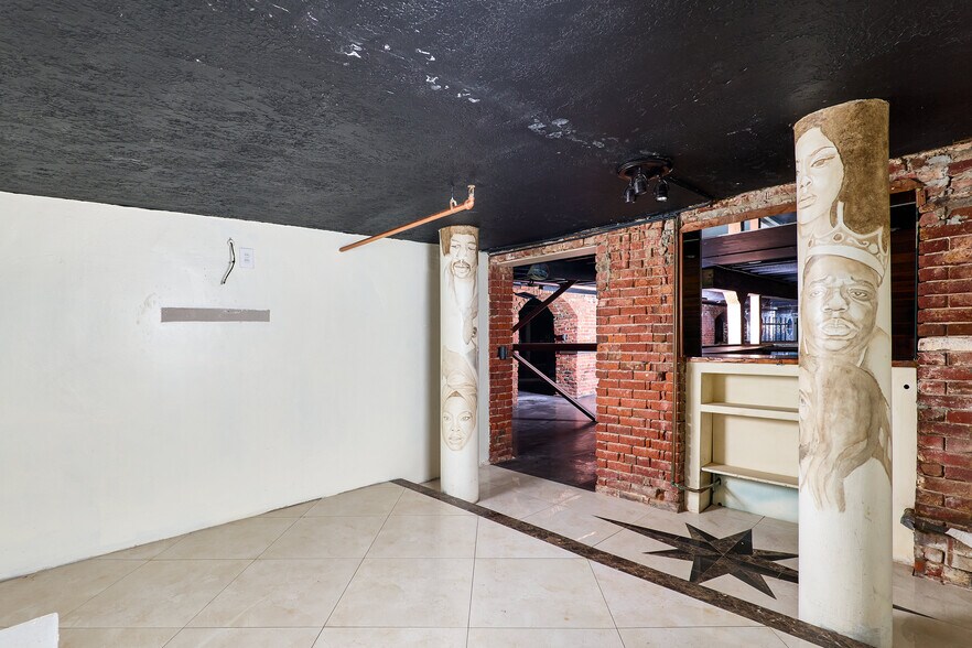 More Photos Of 910 2nd St, Sacramento Bar For Sale