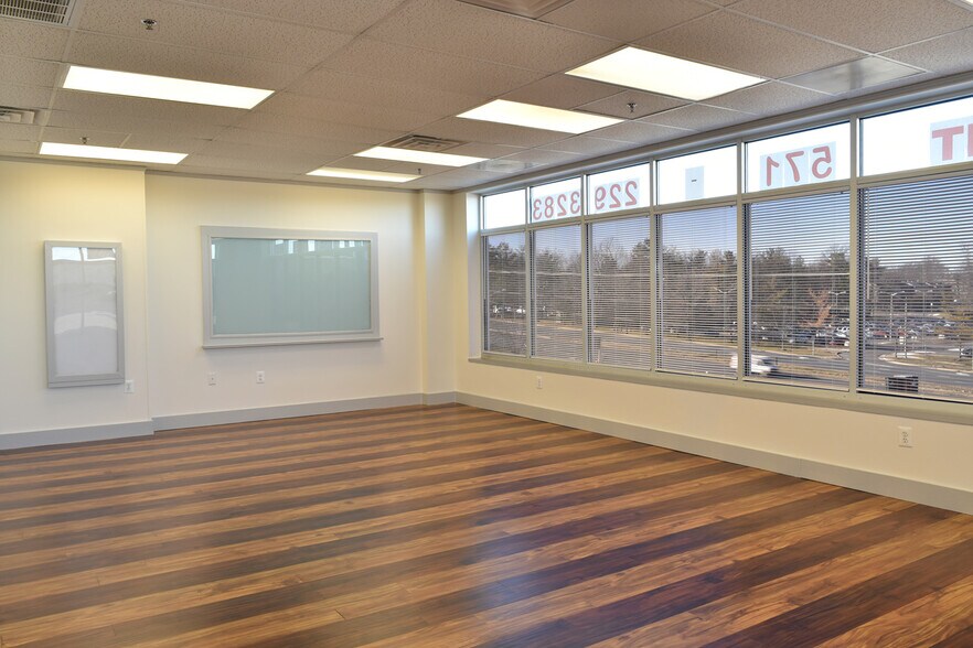 Primary Photo Of 14631 Lee Hwy, Centreville Medical For Lease