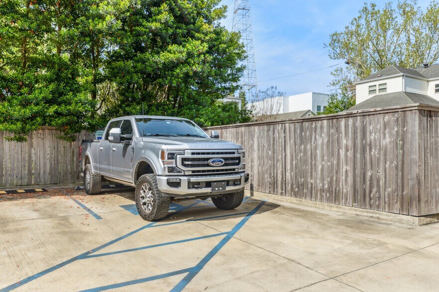 More Photos Of 8616 Oak St, New Orleans Apartments For Sale