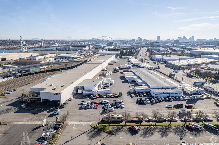 More Photos Of 3342 NW 26th Ave, Portland Warehouse For Lease