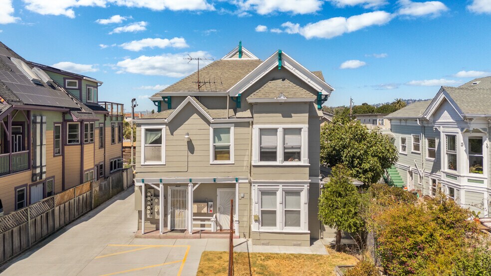 More Photos Of 1062 60th St, Oakland Apartments For Sale