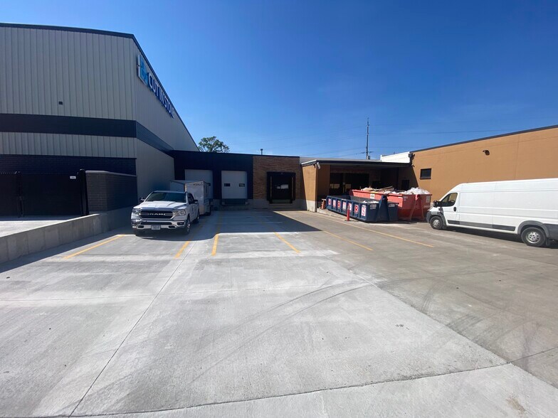 More Photos Of 733 Midway Rd, Menasha Distribution For Lease