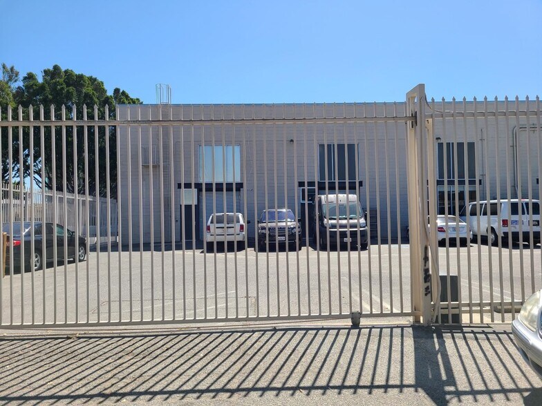More Photos Of 14539-14547 Erwin St, Van Nuys Loft Creative Space For Lease