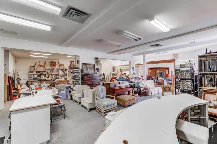 More Photos Of 3845 Bloor St W, Toronto Freestanding For Sale