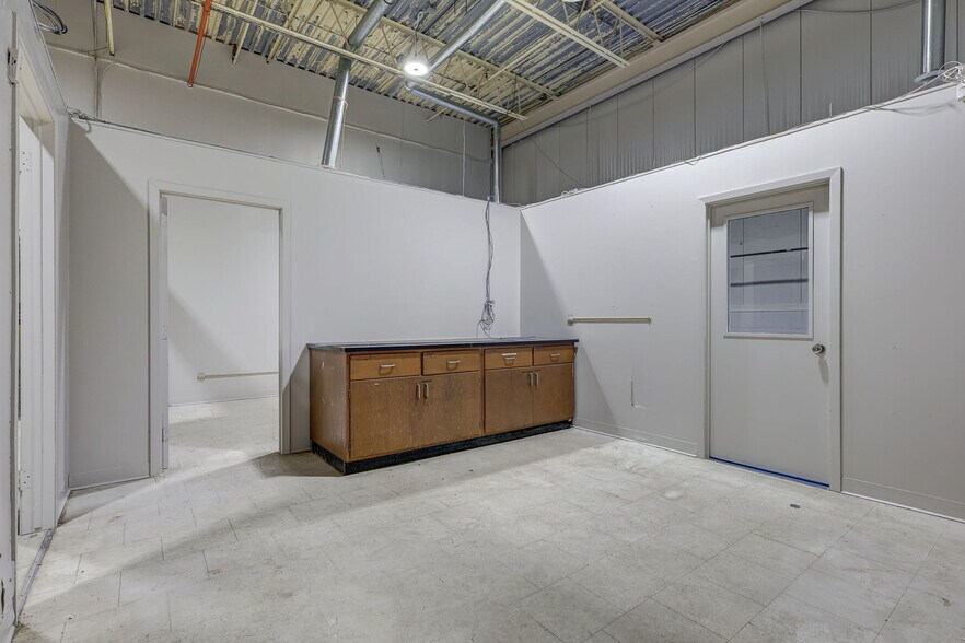 More Photos Of 620 Ireland Rd, Norfolk Manufacturing For Lease