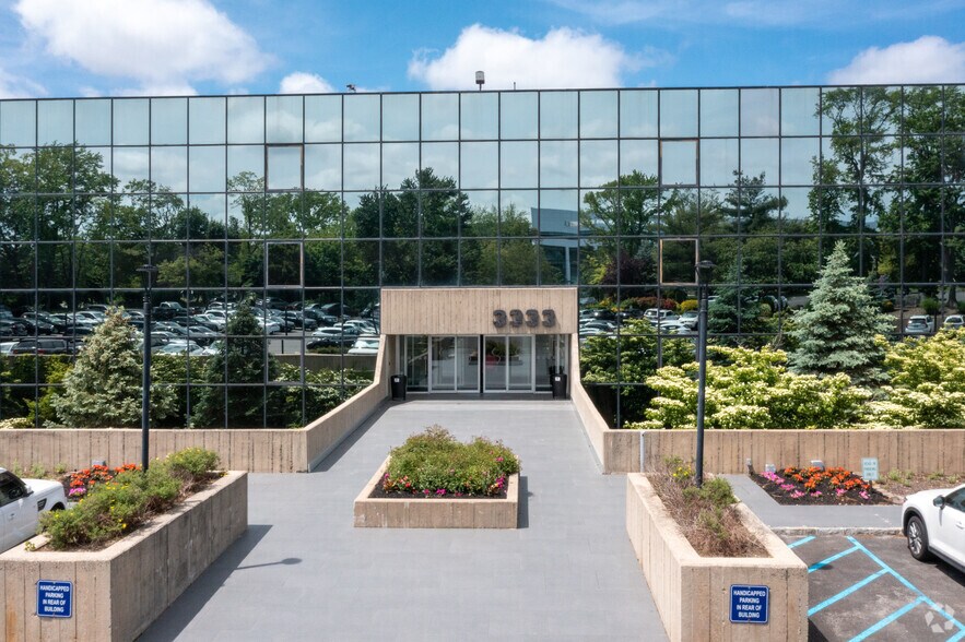 More Photos Of 3333 New Hyde Park Rd, New Hyde Park Unknown For Lease