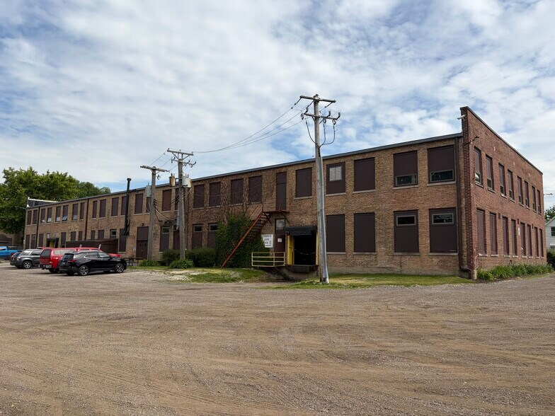 Primary Photo Of 932 E Benton St, Aurora Warehouse For Lease