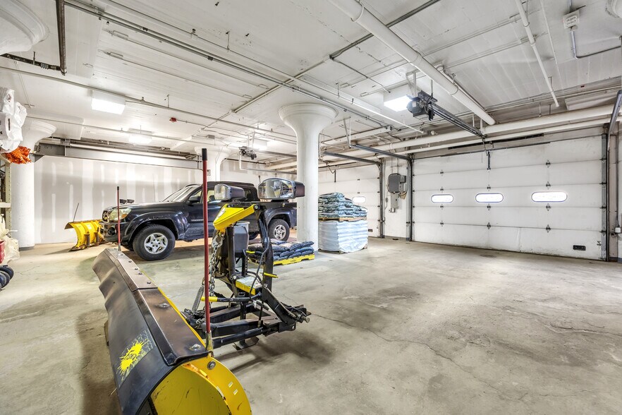 More Photos Of 80 Optical Dr, Southbridge Flex For Lease