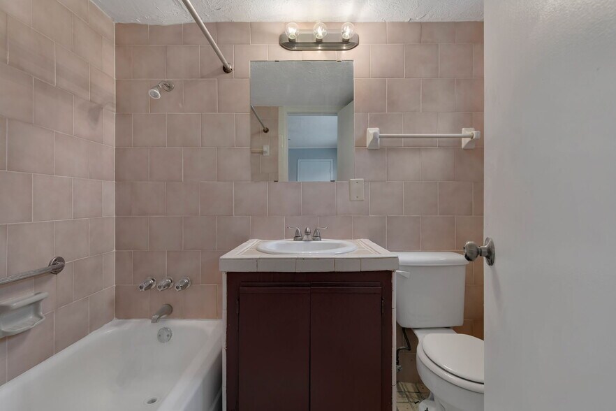 More Photos Of 3501 N Macgregor Way, Houston Apartments For Sale