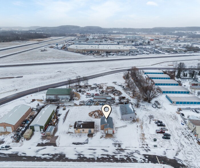 More Photos Of 1628-1630 Maple St, Reedsburg Warehouse For Lease