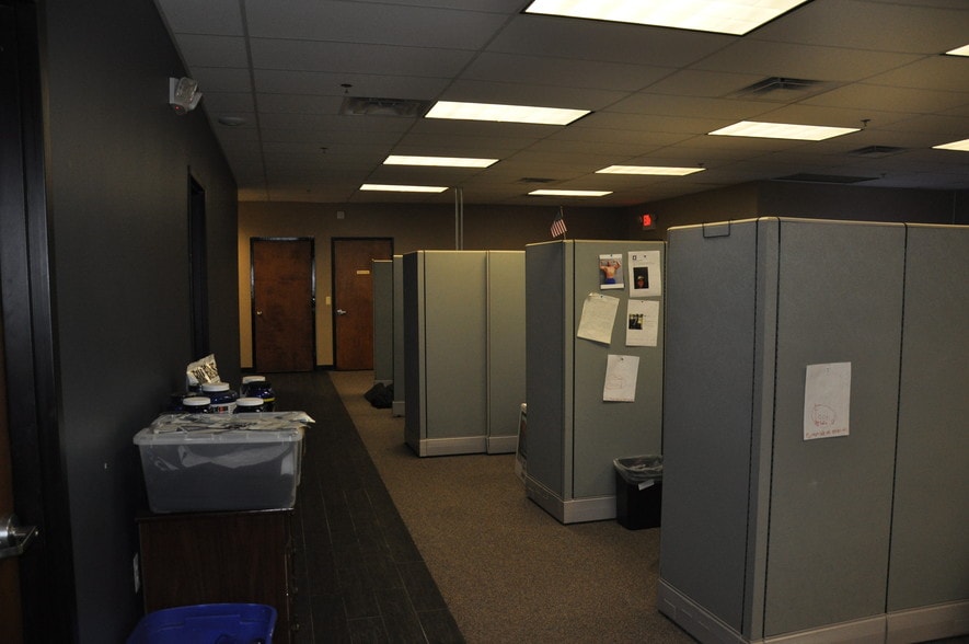 More Photos Of 585 Prospect St, Lakewood Warehouse For Lease