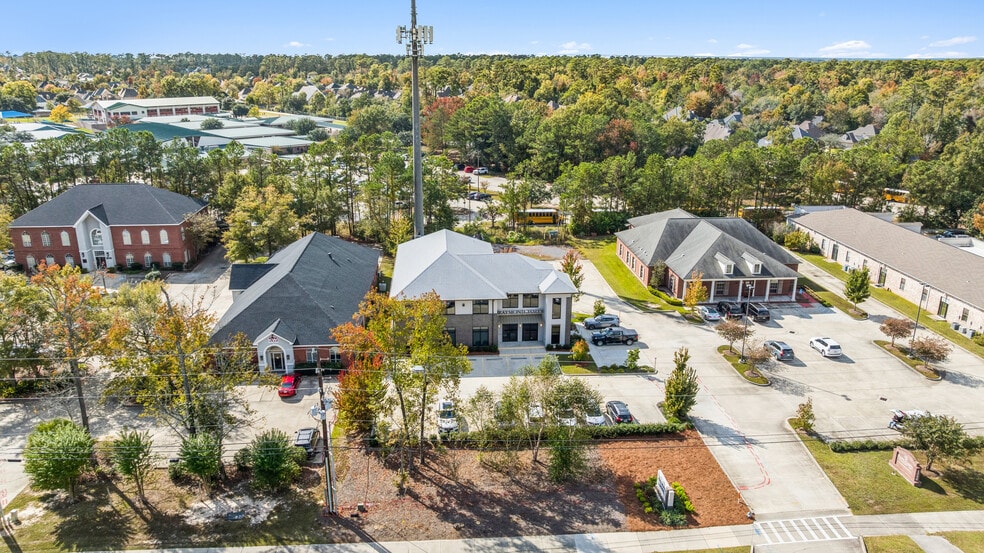 More Photos Of 1540 W Causeway Approach, Mandeville Bank For Sale