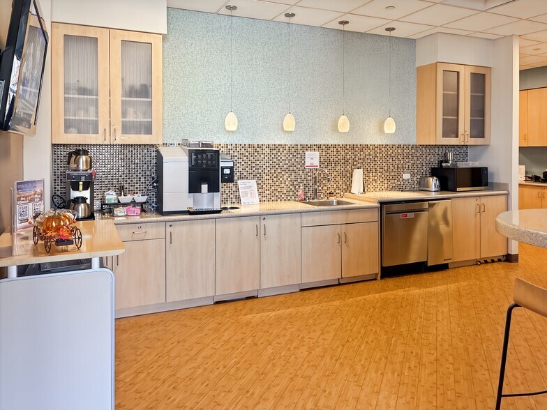 More Photos Of 51-181 S 1st St, St Charles Coworking Space