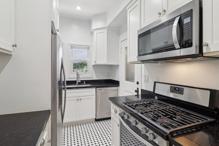 More Photos Of 233-239 Hawthorn St, San Diego Apartments For Sale