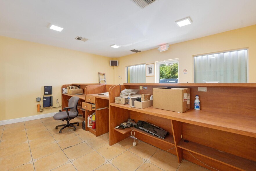 More Photos Of 2726 NW 35th St, Miami Industrial For Sale