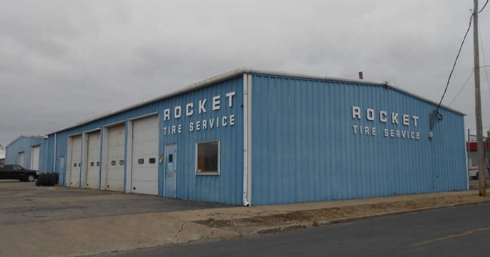 Primary Photo Of 310 Edmund St, Peoria Auto Repair For Lease