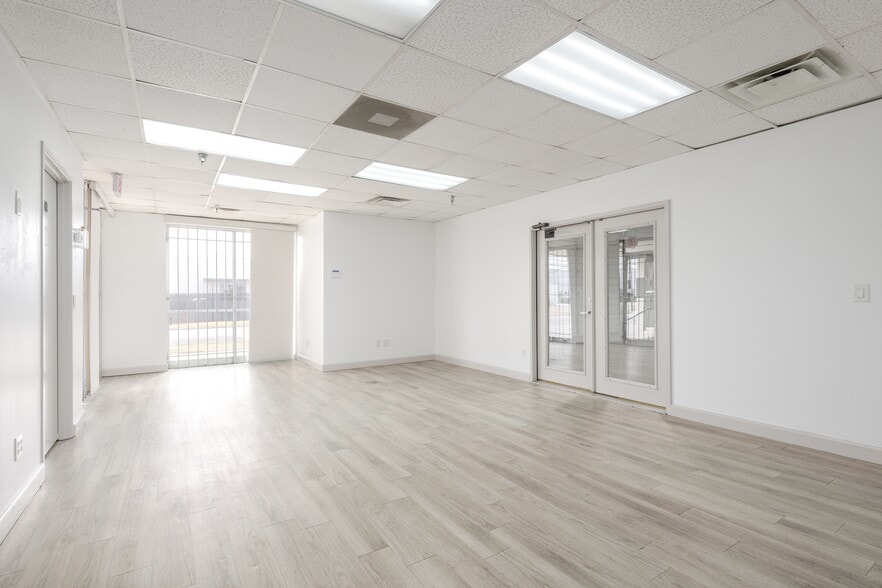 More Photos Of 5025-5035 Sharp St, Dallas Warehouse For Sale