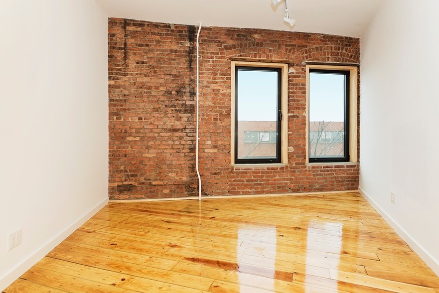 Primary Photo Of 1-11 Gem St, Brooklyn Office For Lease