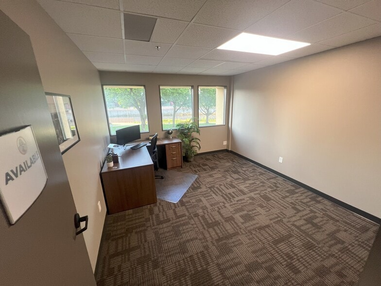 More Photos Of 300 3rd Ave SE, Rochester Coworking Space