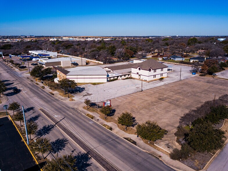 More Photos Of 824 W Pipeline Rd, Hurst Religious Facility For Sale