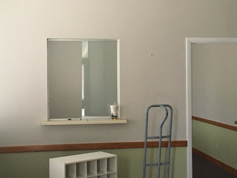 More Photos Of 130 N Gross Rd, Kingsland Medical For Sale