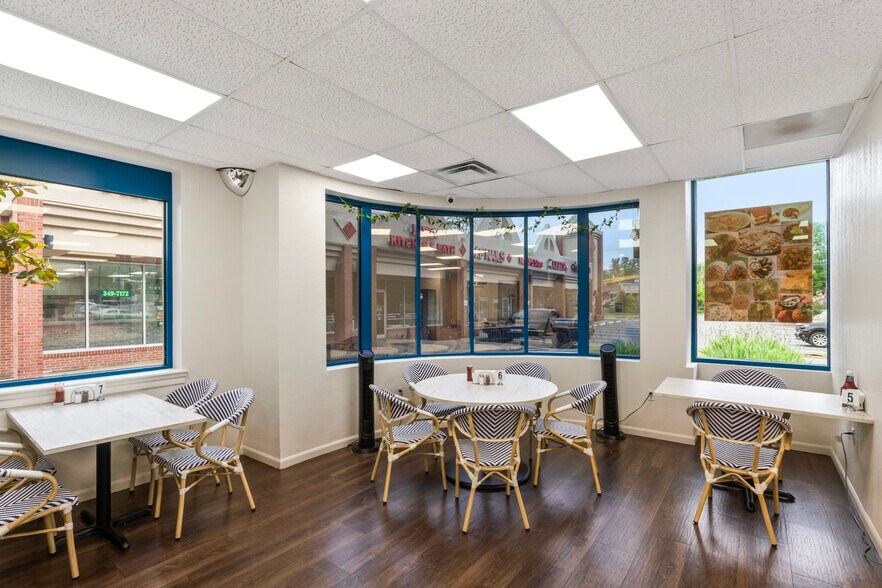 More Photos Of 322-323 W Lee Hwy, Warrenton Freestanding For Lease