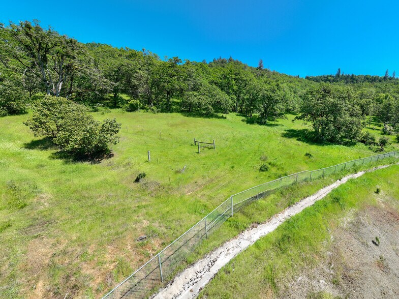 More Photos Of NE Kenneth Ford Dr, Roseburg Land For Sale