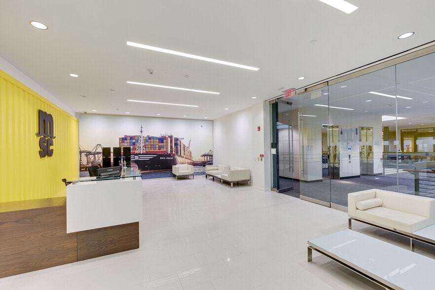 More Photos Of 4700 W Sam Houston Pky N, Houston Office For Lease