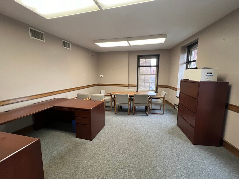 More Photos Of 1380-1398 Main St, Springfield Office For Lease