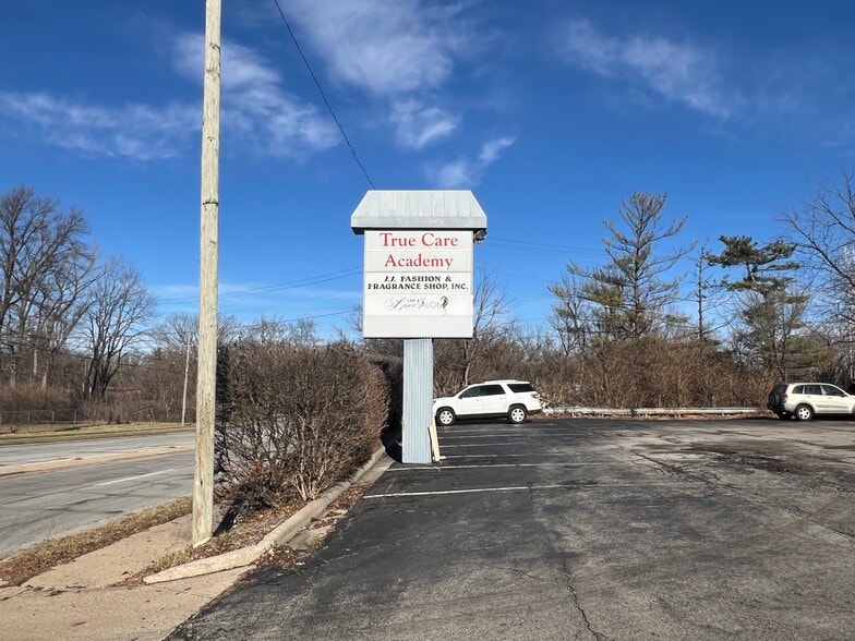 More Photos Of 4221 N Emerson Ave, Indianapolis Freestanding For Lease