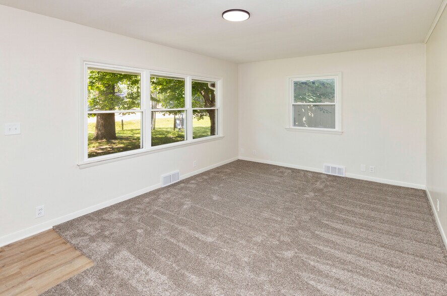 More Photos Of 1100 2nd St NE, Bondurant Industrial For Sale