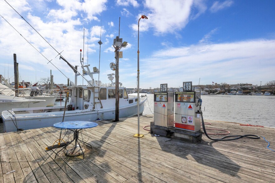 More Photos Of 82-84 Ebony Ct, Brooklyn Marina For Sale