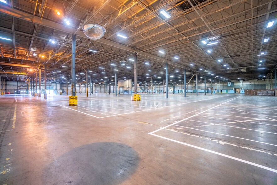 More Photos Of 801 N Union St, Dwight Manufacturing For Lease