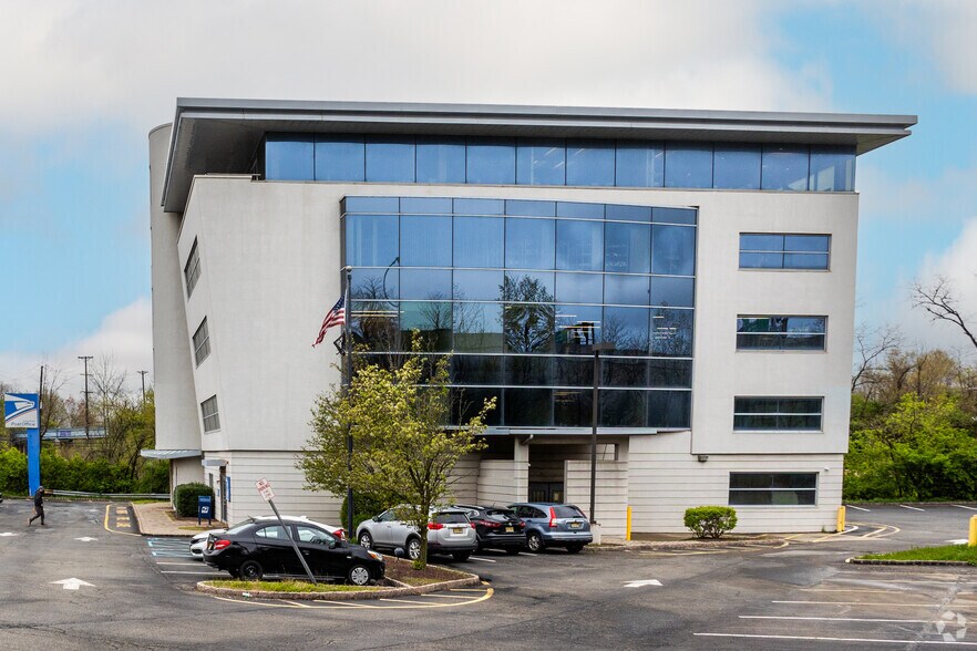 More Photos Of 140 Smith St, Keasbey Office For Sale