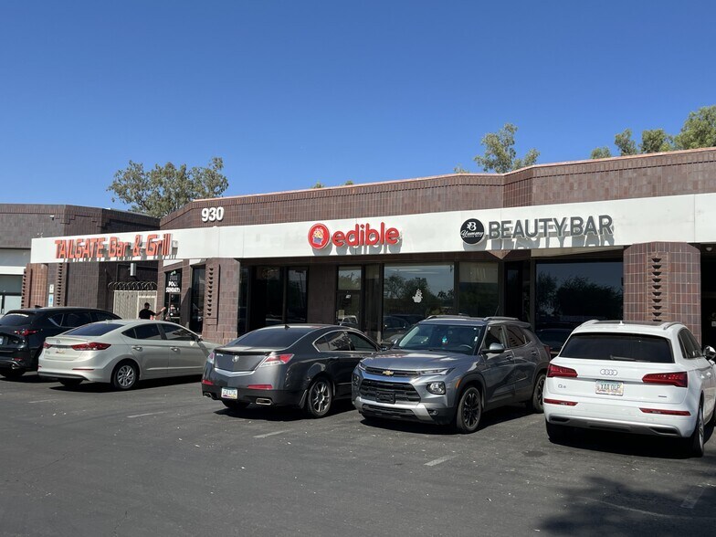 More Photos Of 930 W Broadway Rd, Tempe General Retail For Lease