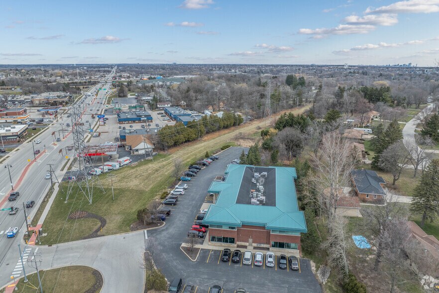 More Photos Of 5250 S 108th St, Hales Corners Medical For Lease