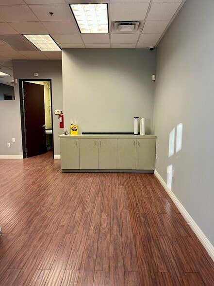 More Photos Of 6280 Spring Mountain Rd, Las Vegas Office For Sale