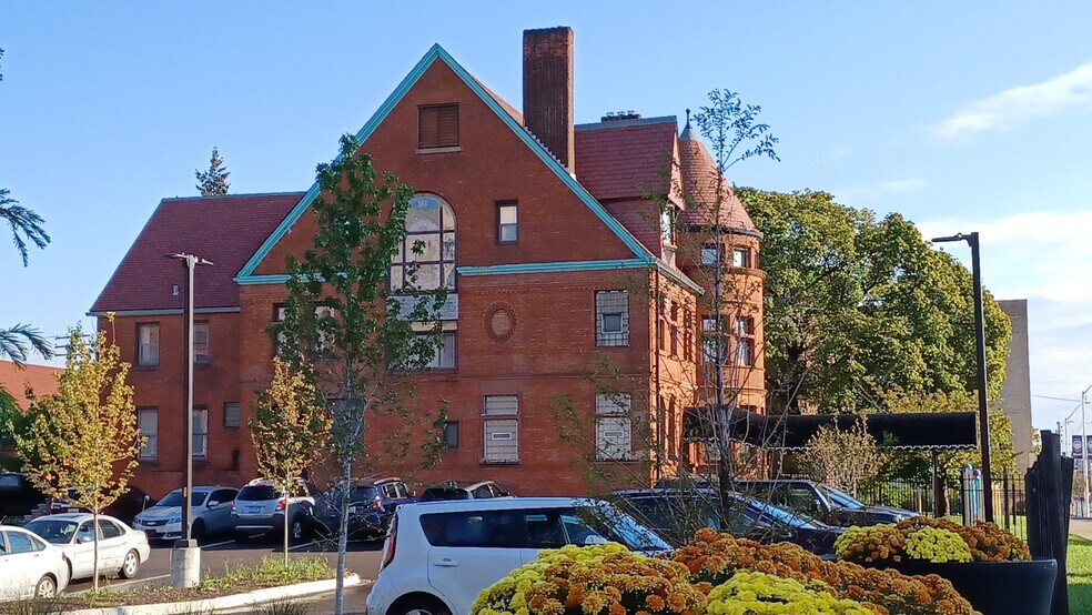 More Photos Of 2921 E Jefferson Ave, Detroit Office Residential For Lease