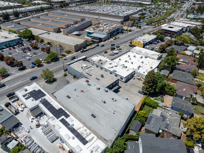 More Photos Of 2565-2569 Middlefield Rd, Redwood City Warehouse For Lease