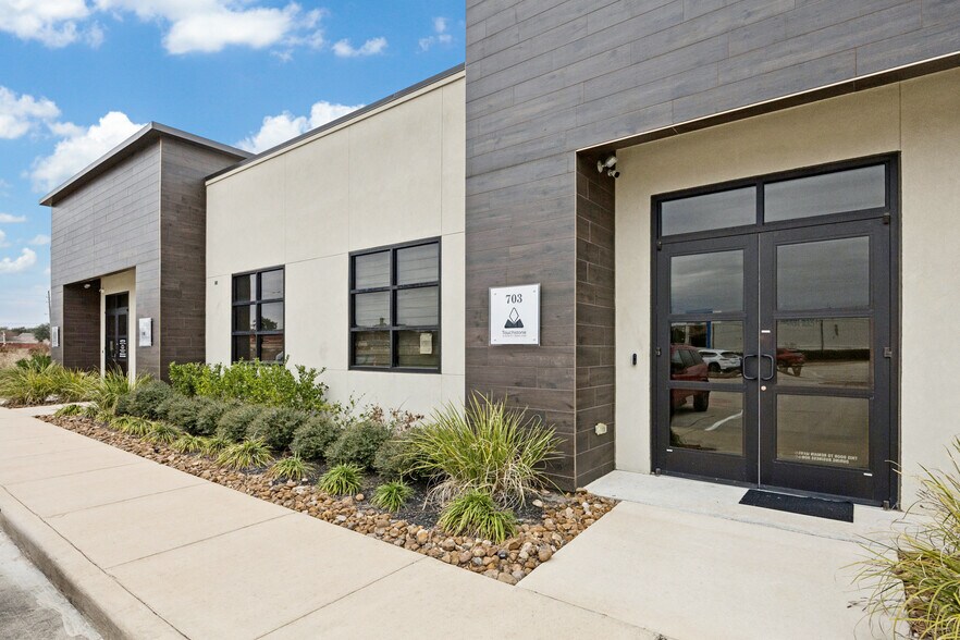 More Photos Of 8118 Fry Rd, Cypress Office For Lease